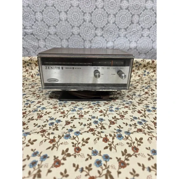 Vintage Zenith Solid State Circle of Sound AM Radio Tabletop Wood Grain - Picture 2 of 8